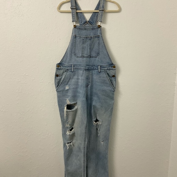 Wild Fable Target Denim Distrssed Oversized Overalls, size M - Picture 3 of 13